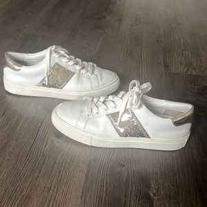 Tory Burch white and gold sneaker, size 8, fit tts, worn 3 times and look new
